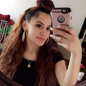 Meet your Posher, Esmeralda